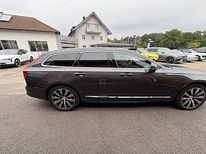 Volvo  V90 Recharge Ultimate, T8 AWD Plug-in Hybrid, Elektrisch/Benzin, Bright