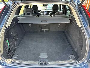 Volvo  XC60 Plus, B4 AWD Mild-Hybrid, Diesel, Dark