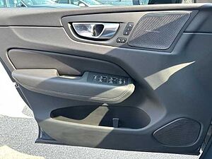 Volvo  XC60 Plus, B4 AWD Mild-Hybrid, Diesel, Dark