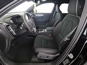 Volvo  XC40 Core, B3 Mild-Hybrid, Benzin