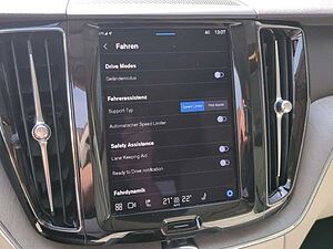 Volvo  XC60 Plus, B4 AWD Mild-Hybrid, Diesel, Dark