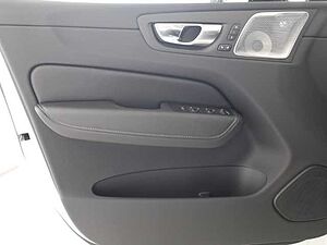 Volvo  XC60 Ultra, B5 AWD Mild-Hybrid, Benzin, Dark