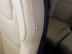 Volvo  XC90 Plus, T8 AWD Plug-in Hybrid, Elektrisch/Benzin, Bright, 7 Sitze