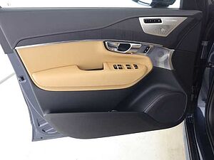 Volvo  XC90 Plus, T8 AWD Plug-in Hybrid, Elektrisch/Benzin, Bright, 7 Sitze