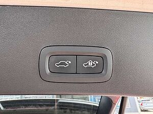 Volvo  XC40 Ultimate, B4 Mild-Hybrid, Benzin, Dark