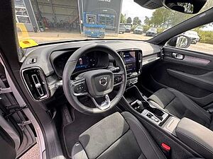 Volvo  XC40 Ultimate, B4 Mild-Hybrid, Benzin, Dark