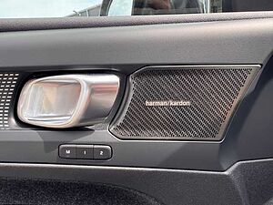 Volvo  XC40 Ultimate, B4 Mild-Hybrid, Benzin, Dark