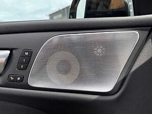 Volvo  V60 Ultimate, B4 Mild-Hybrid, Diesel, Dark