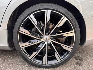 Volvo  V60 Ultimate, B4 Mild-Hybrid, Diesel, Dark