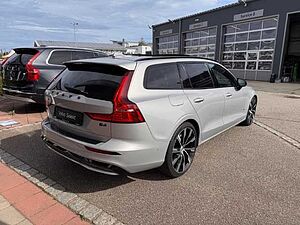 Volvo  V60 Ultimate, B4 Mild-Hybrid, Diesel, Dark