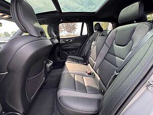 Volvo  V60 Ultimate, B4 Mild-Hybrid, Diesel, Dark