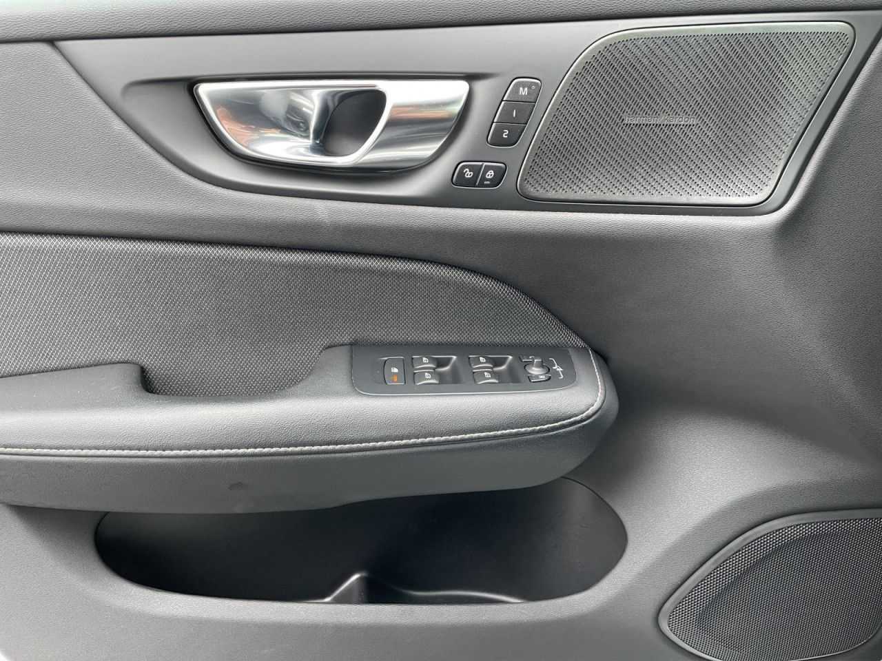Volvo  T6 RECHARGE R-DESIGN NAVI LED 360° ACC H&K