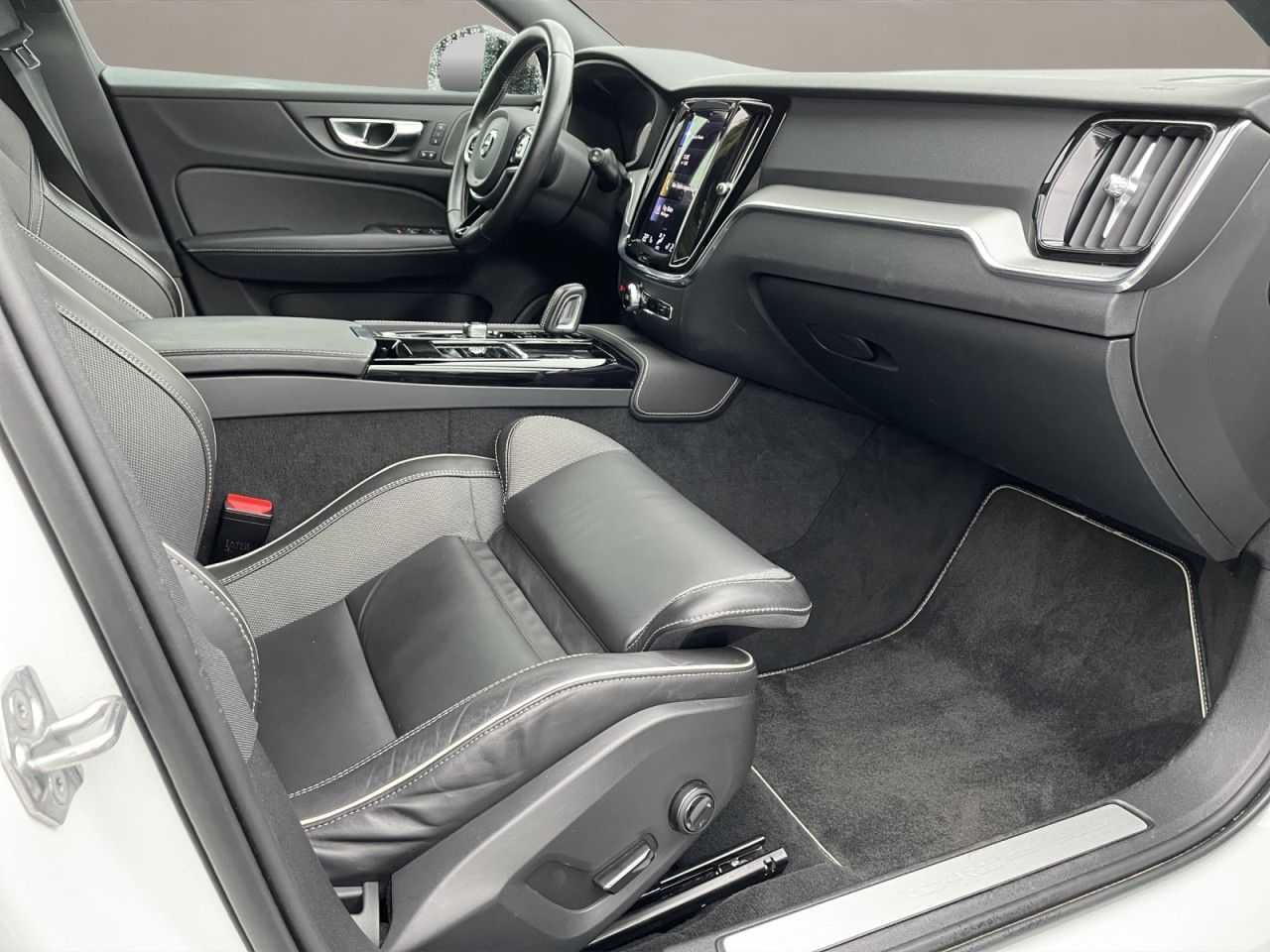 Volvo  T6 RECHARGE R-DESIGN NAVI LED 360° ACC H&K