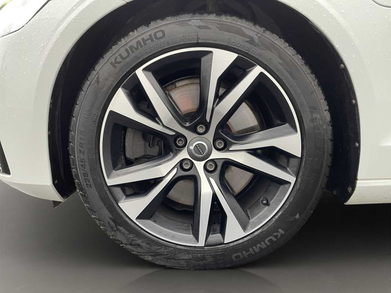 Volvo  T6 RECHARGE R-DESIGN NAVI LED 360° ACC H&K