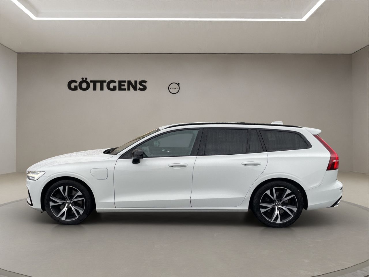 Volvo  T6 RECHARGE R-DESIGN NAVI LED 360° ACC H&K