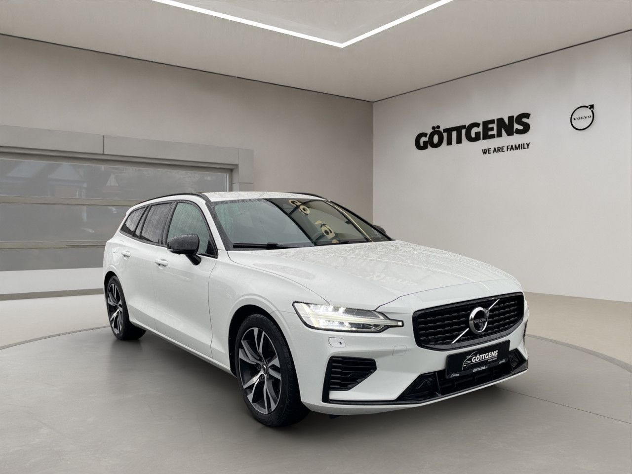 Volvo  T6 RECHARGE R-DESIGN NAVI LED 360° ACC H&K