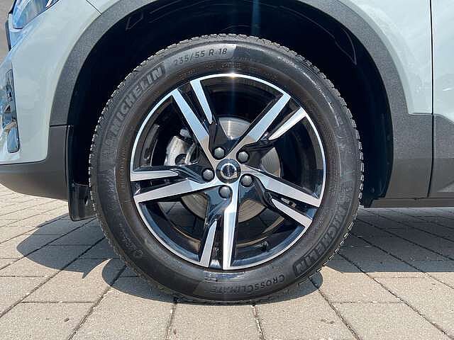 Volvo  T2 Automatik Plus Dark  LED